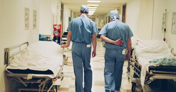三分之一的女外科医生在为NHS工作时遭到性侵犯